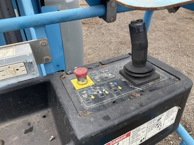 Used 2013 GENIE GR26J RUNABOUT VERTICAL MAST LIFT Vertical Mast Lifts Michigan US | Miedema Asset Management Group #1406856