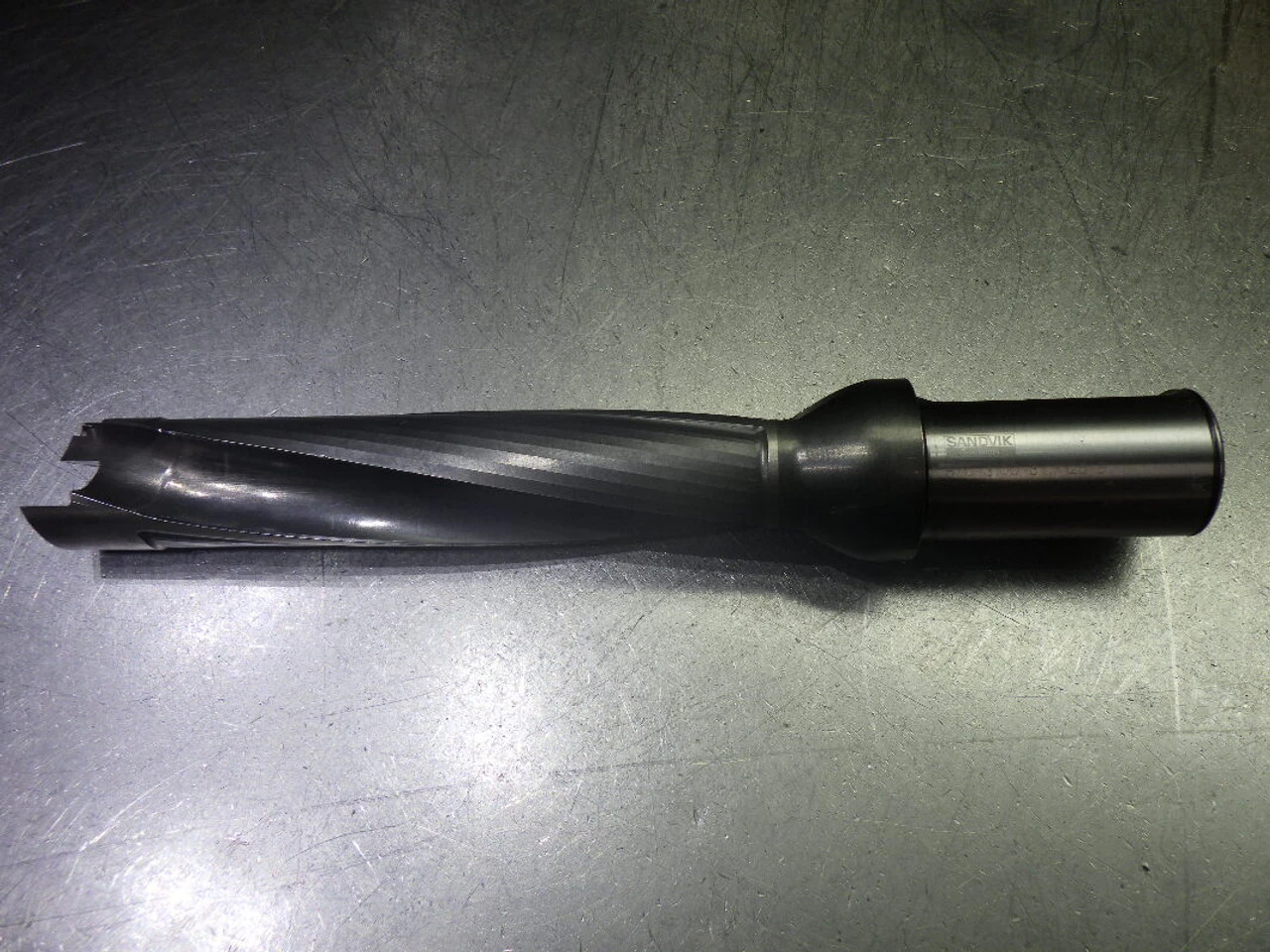 Sandvik 31-33mm Coolant Thru Indexable Drill 870-3100-31LX125-5 (LOC1314B)
