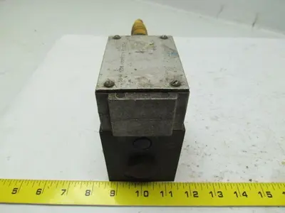 Vickers Eaton 02-126343 PA5DG4S4W 012A H 60 Directional Control Valve