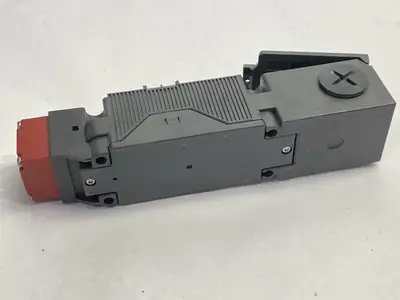USED OMRON GUARD LOCK SAFETY-DOOR SWITCH INTERLOCK