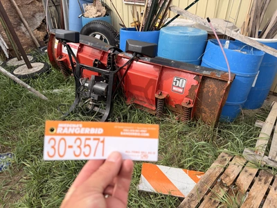 Used WESTERN UNIMOUNT 8'6" V-PLOW WITH MOUNTING BRACKETS Plow Blades Michigan US | Miedema Asset Management Group #1424733
