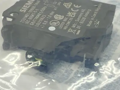 NEW SIEMENS LED MODULE WHITE FOR FRONT PLATE MOUNTING 24V AC/DC