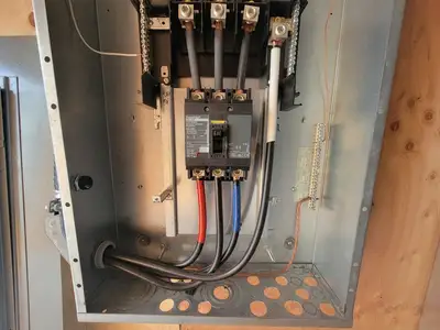 2000A 480Y/277V Eaton Switchgear Power Distribution Center w/ 45kVA Transformer & Panels (Containerized)