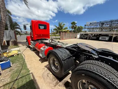 USED 2014 PETERBILT 386