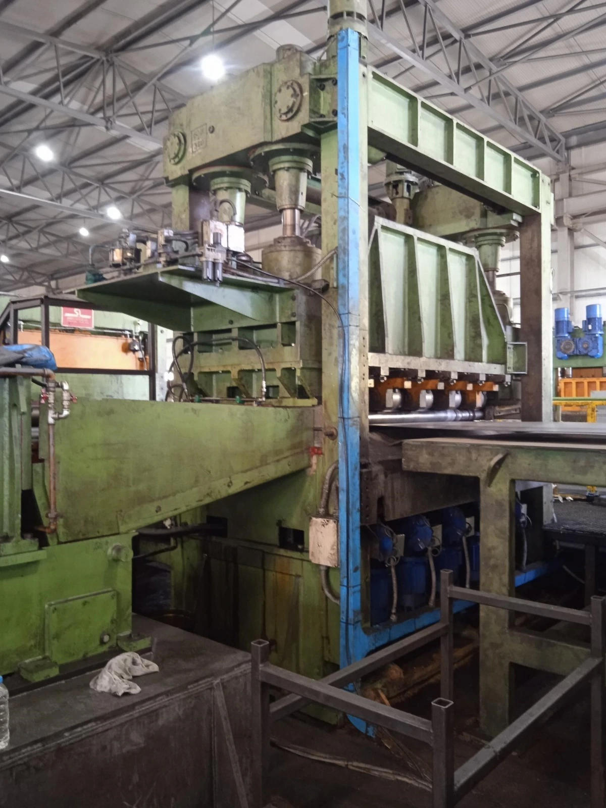 USED FIMI 2000mm x 10mm x 60,000Lb Cut to Length Line