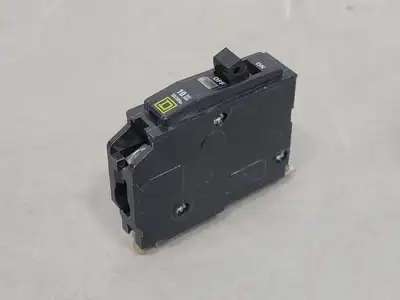 NEW SQUARE D QOB140