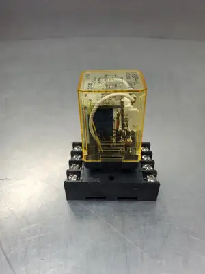 USED IDEC RR2P-UL 120VAC Relay Module w/Idec SR2P-06 Base
