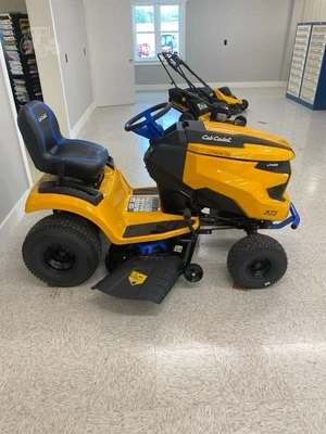 New | in-Stock 2023 CUB CADET XT1 LT42E Mowers Maine US | Beauregard Equipment #1511257