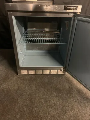 174-0086 Delfield UC4427N-6M-DD1 27” Undercounter Self Contained Cooler