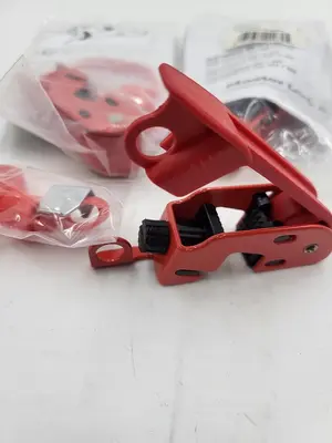 New | in-Stock MASTER LOCK MASTER LOCK 493B GRIP TIGHT CIRCUIT BREAKER LOCKOUT STANDARD TOGGLE *NEW IN BAG* Circuit Breakers | ND Industrial Surplus #1217021