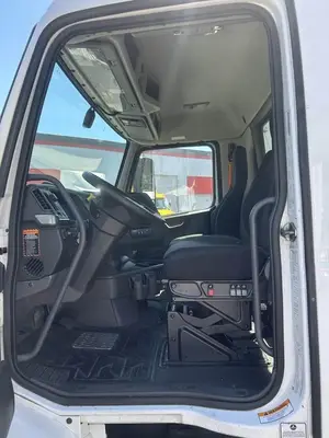 Used 2022 VOLVO VNR64T300 Conventional trucks California US | Ben Kaplan Equipment #1284794