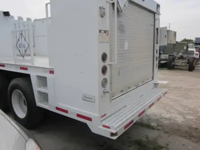 Used FORD F-900 COMMERCIAL LUBE TRUCK Fuel & Lube Trucks Florida US | USA Transequipment #1542593