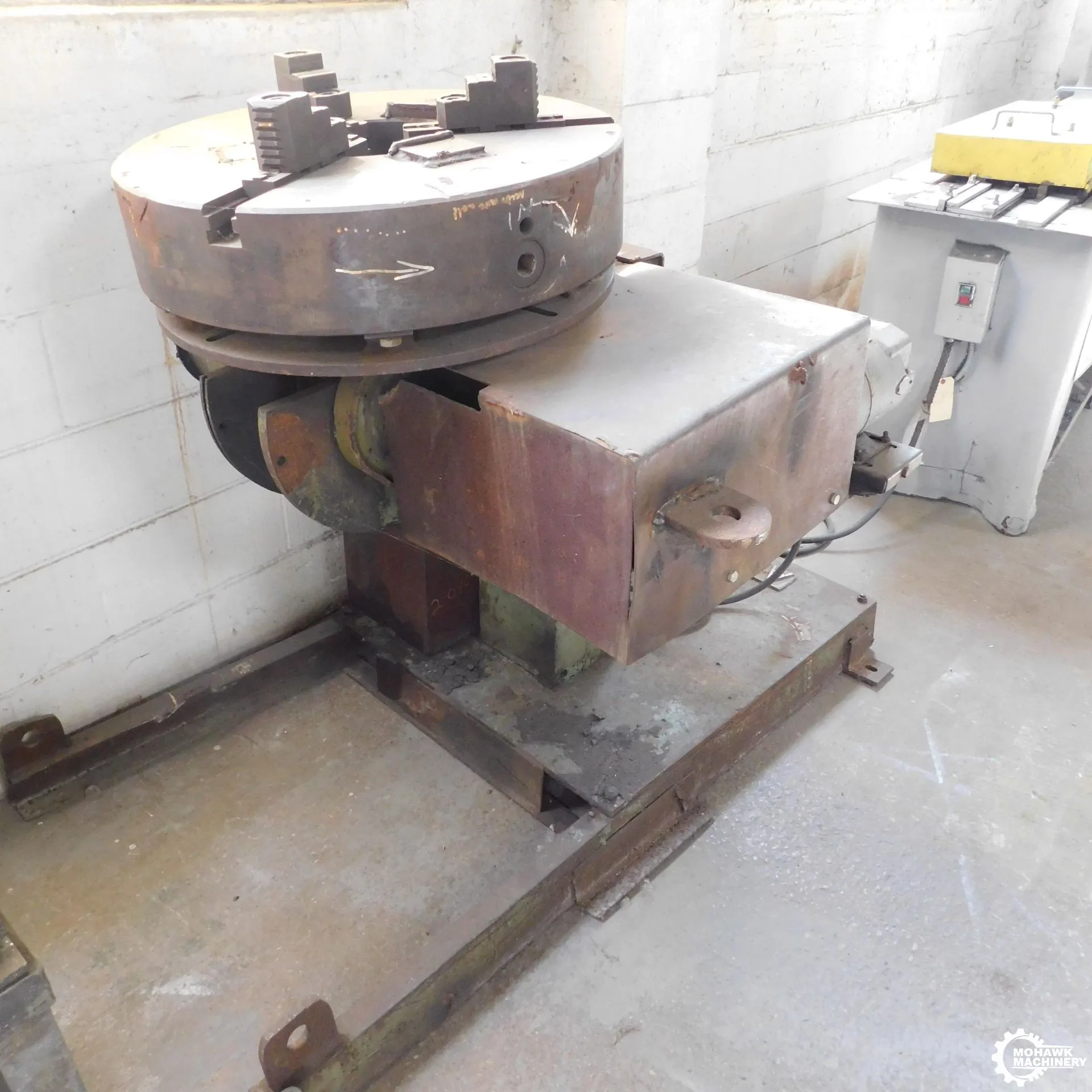 1000 LB ARONSON "D5" WELDING POSITIONER w/24” T-SLOTTED TABLE & 24" 3-JAW CHUCK WORK HOLDING FIXTURE