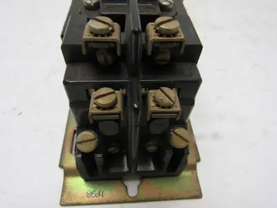 A-B Allen Bradley 700-BR200A1 Series A 2 Pole Control Relay 120V coil