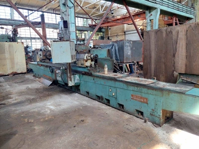 TOS Hostivař Cylindrical Grinder, in good working condition, visible under power