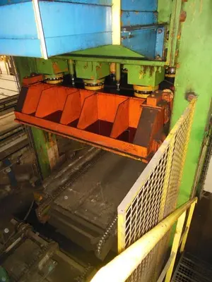 USED BECKER PANEL PRESS 650 TON