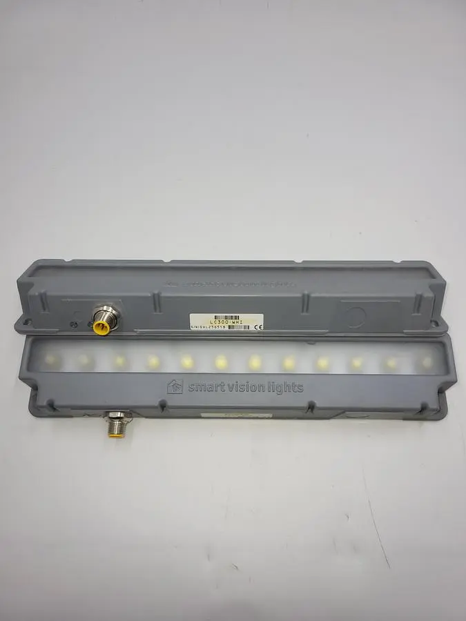 USED SMART VISION LIGHTS LC300-WHI-W SMART VISION LIGHTS 5 PIN