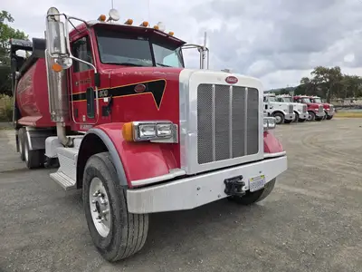USED 2013 PETERBILT 365