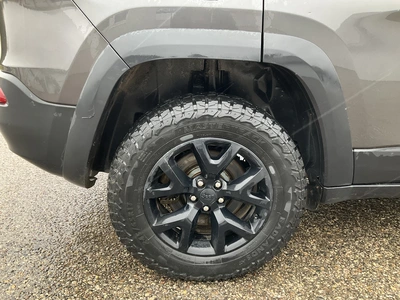 USED 2016 JEEP CHEROKEE