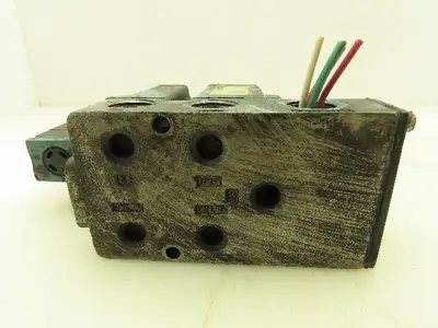 MAC 6521B-211-PM-111DA Pneumatic Double Solenoid Valve 4/2-Pos 120V w/Sub-Base