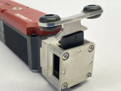 Used EUCHNER TRANSPONDER-CODED INTERLOCK SAFETY SWITCH Relays & Switches | Maverick Industrial Sales #1111073