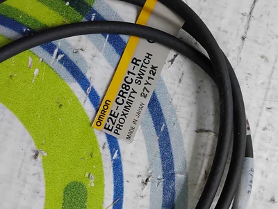 NEW OMRON E2E-CR8C1