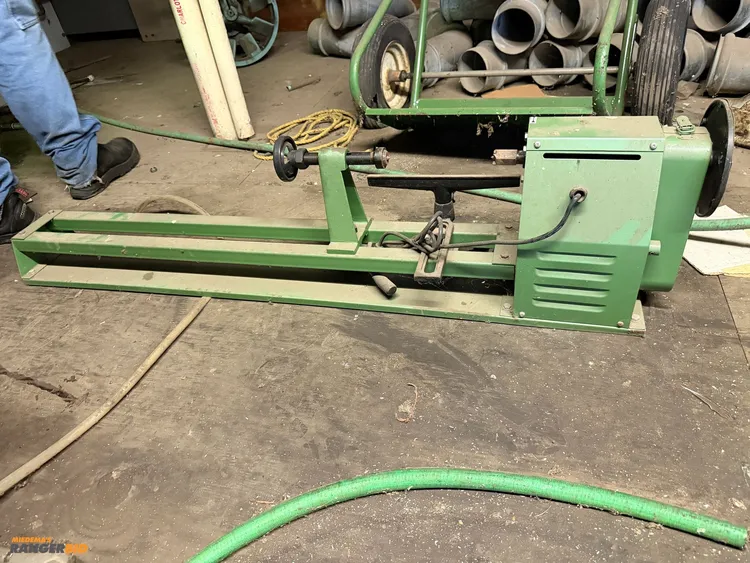 Used CENTRAL MACHINERY 14"X X 40" WOOD LATHE WITH 7" DISC Woodworking Lathes Michigan US | Miedema Asset Management Group #1334060