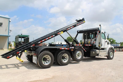 New | in-Stock 2027 WESTERN STAR 47X Hooklifts & Roll-Offs Texas US | Roll Off Truck World #1492010