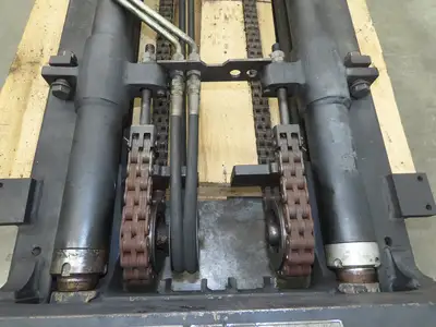 Yale 8500812 Forklift Mast 2 Stage 3 Lever 135.8" Lift 5290lb Class 4 ERC100HGN