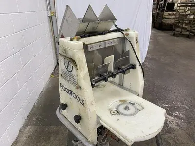 FoodTools Round Cake Slicer