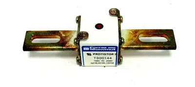 NEW BOX OF 3 FERRAZ SHAWMUT T300144 PROTISTOR FUSE 250A A070URD30LI0250