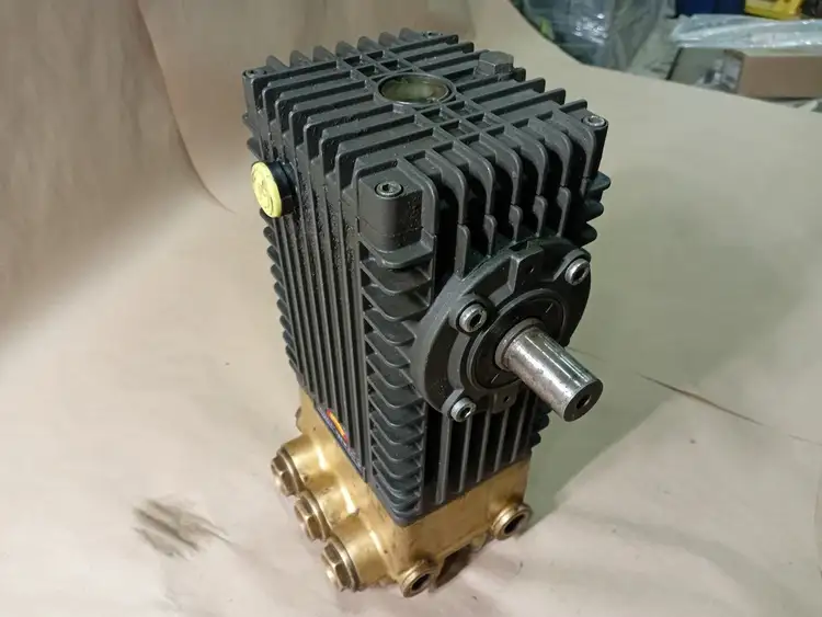 Used INTERPUMP W3521 Parts (Hydraulics and Pneumatics) British Columbia CA | Lenmark #256658