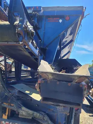 USED 2003 CANAMERICAN STONE SPREADER SOIL KING XL19