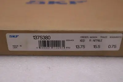 CR Seals (SKF) 1375380 Nitrile Oil Seal NEW IN BOX (FOUR AVAILABLE) STOCK 2242B