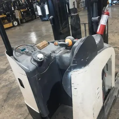 USED 2016 CROWN RR5725-45