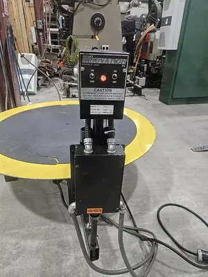 USED 2009 NORWALK INNOVATION CR1052