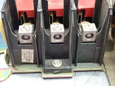 USED SQUARE D 9422