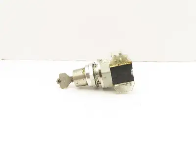 Allen Bradley 800T-N61KF4 Cylinder Lock 4 Position Switch Keyed Maintained 30mm