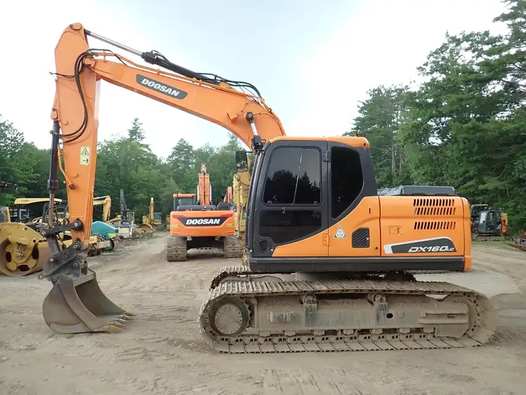 Used 2014 DOOSAN DX160 LC-3 Crawler Excavators Massachusetts US | Brookside Equipment Sales #1422137