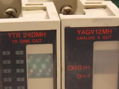 Hitachi HIDIC H-300 PLC Controller Rack w/3 Input 3 Digital & 1 Analog Output