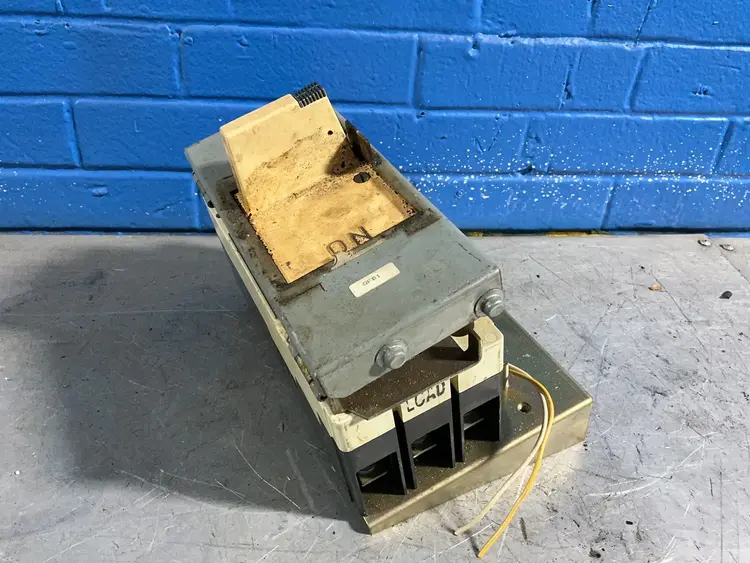 Used WESTINGHOUSE SNT2P11K / JD3250F Circuit Breaker Parts Ohio US | HGR 24 #1316363