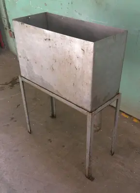 SPC9131  Miscellaneous Equipment bottle dump station Stainless Steel 25 gallon, 41" tall
