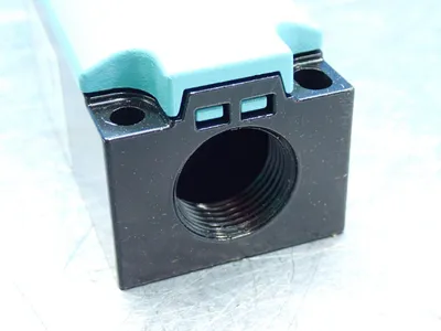 NEW SIEMENS 3SE51120CH02