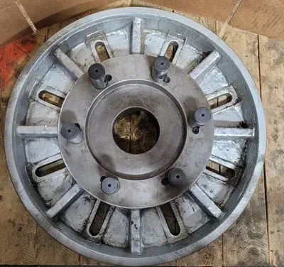 20IN SLOTTED LATHE FACE PLATE W/ 3.25IN THROUGH HOLE AND D1-11 CAMLOCK MOUNT