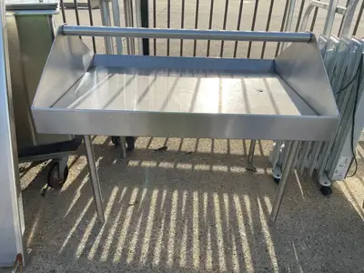 Used Falcon Restaurant Supply Used 32" Stainless Steel Dish table Sorting Table - SS256 Dishtables Illinois US | Falcon Restaurant Supply #1375875