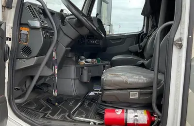 USED 2019 VOLVO VNL64T760