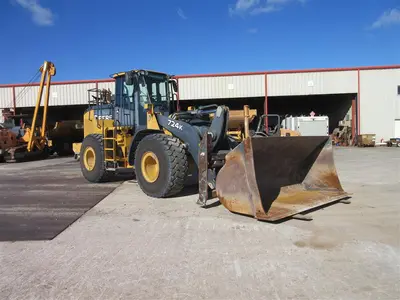 USED 2016 Deere 724K