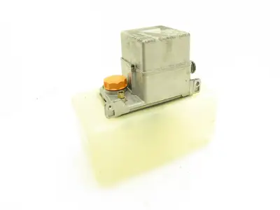 Showa LCB 4 Lubrication Oil Pump Machine Oiler 6L Tank 0.1 L/Min 200V