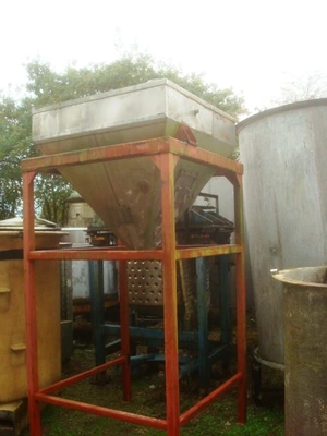 1 Cu.M. S/S Powder Feed Hopper