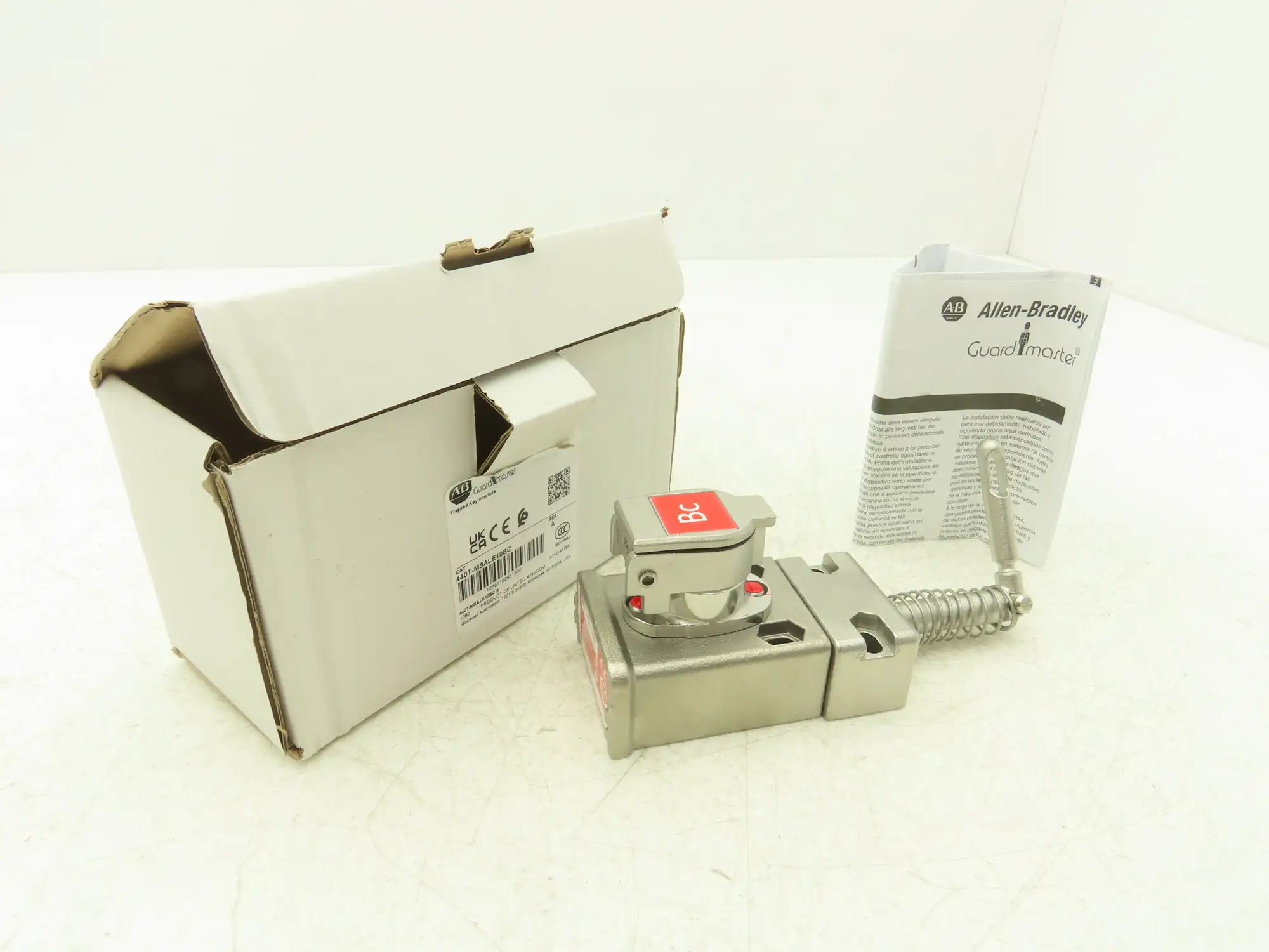 Allen Bradley 440T-MSALE10BC Guardmaster Trapped Key Interlock Switch No Key